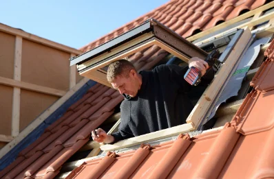 Pose de fenêtres de toit Velux à Ambrugeat